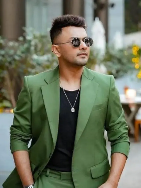 Awez Darbar : net worth, girlfriend, Biography, height, age, family, facts, and more