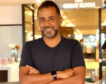 22 April celebrity birthdays | birthdays today| aaj kiska birthday hai | 11 Chetan Bhagat