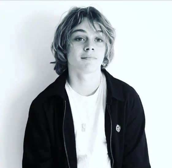 Crater 2023 star cast and crew real name, photo, biography, facts, and more 6 Billy Barratt