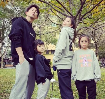 Shiou Actor with his wife and children